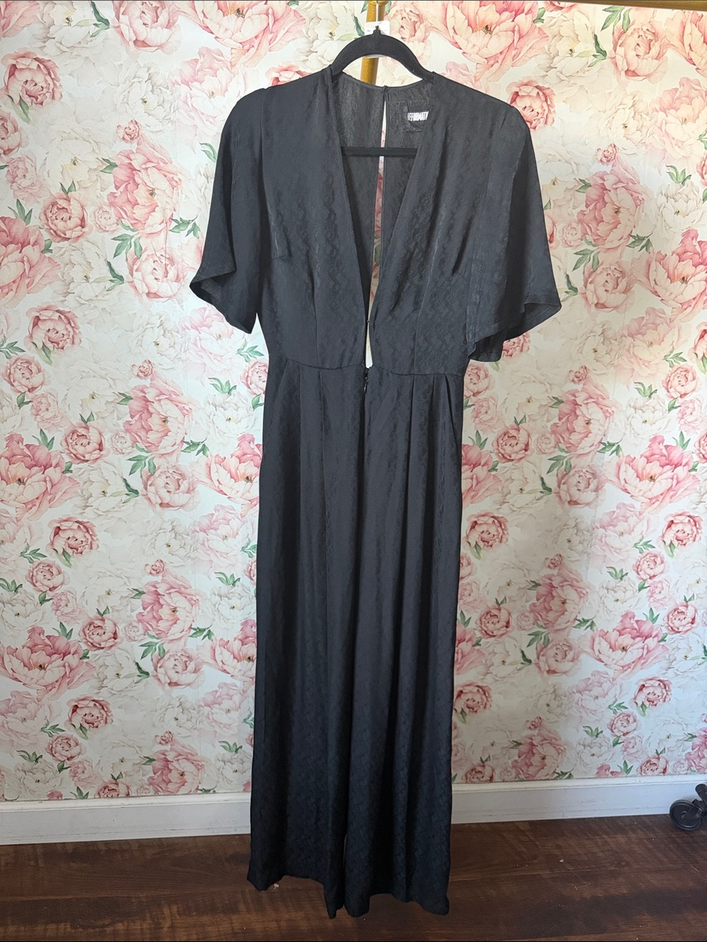 Reformation 100% SILK Black Wide Leg size 4 Women’s Deep V Jumpsuit - Picture 2 of 8